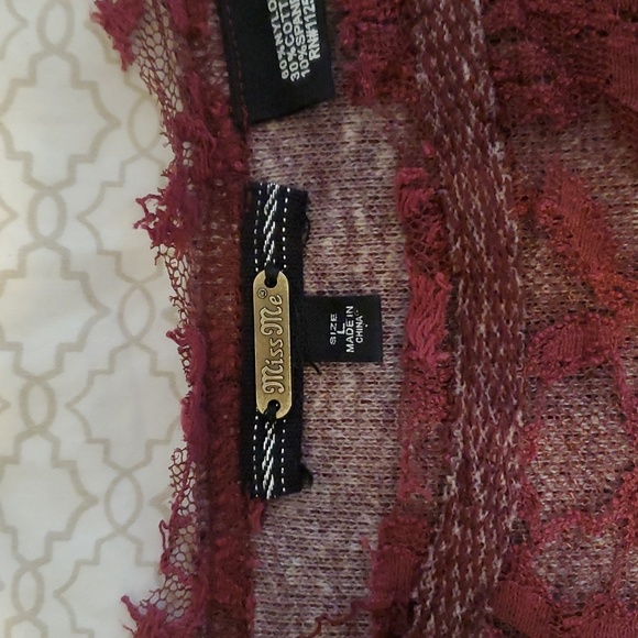 Miss Me Women's Lace Front with Lace Trimmed Neck and Cuff. Size L - Picture 4 of 7